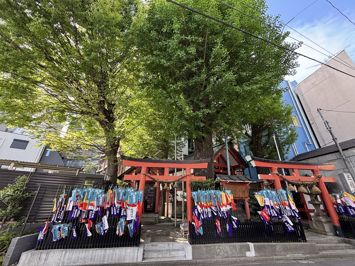 新中野駅近くの天五色辨財天と五柱五成神社