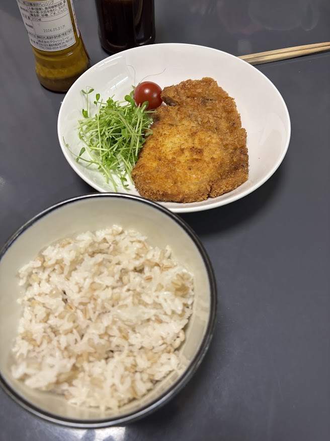 もち麦入りご飯と自家製トンカツ