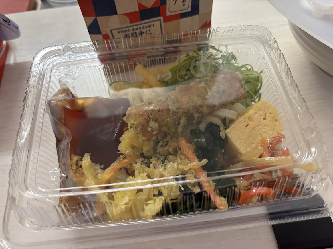 2種の天ぷらとおかずの定番うどん弁当