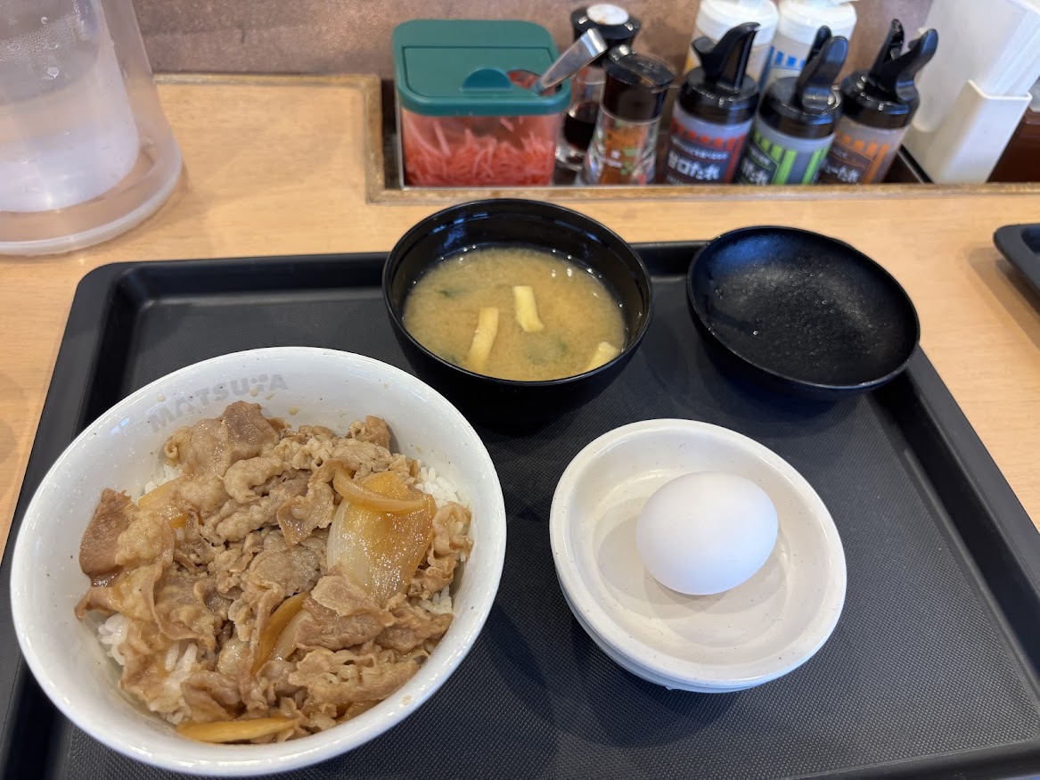 松屋 花小金井駅前店で牛めし（並盛）460円と無料券でもらった生卵