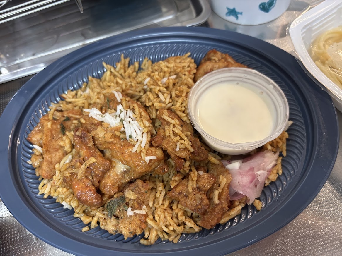 【パスマティライス（パキスタン産米）、グレイビーソース】 西友滝山店（東京都東久留米市）で買ってきた「たんぱく質が摂れる！チキンビリヤニ」【一部西友では売ってないよね？】