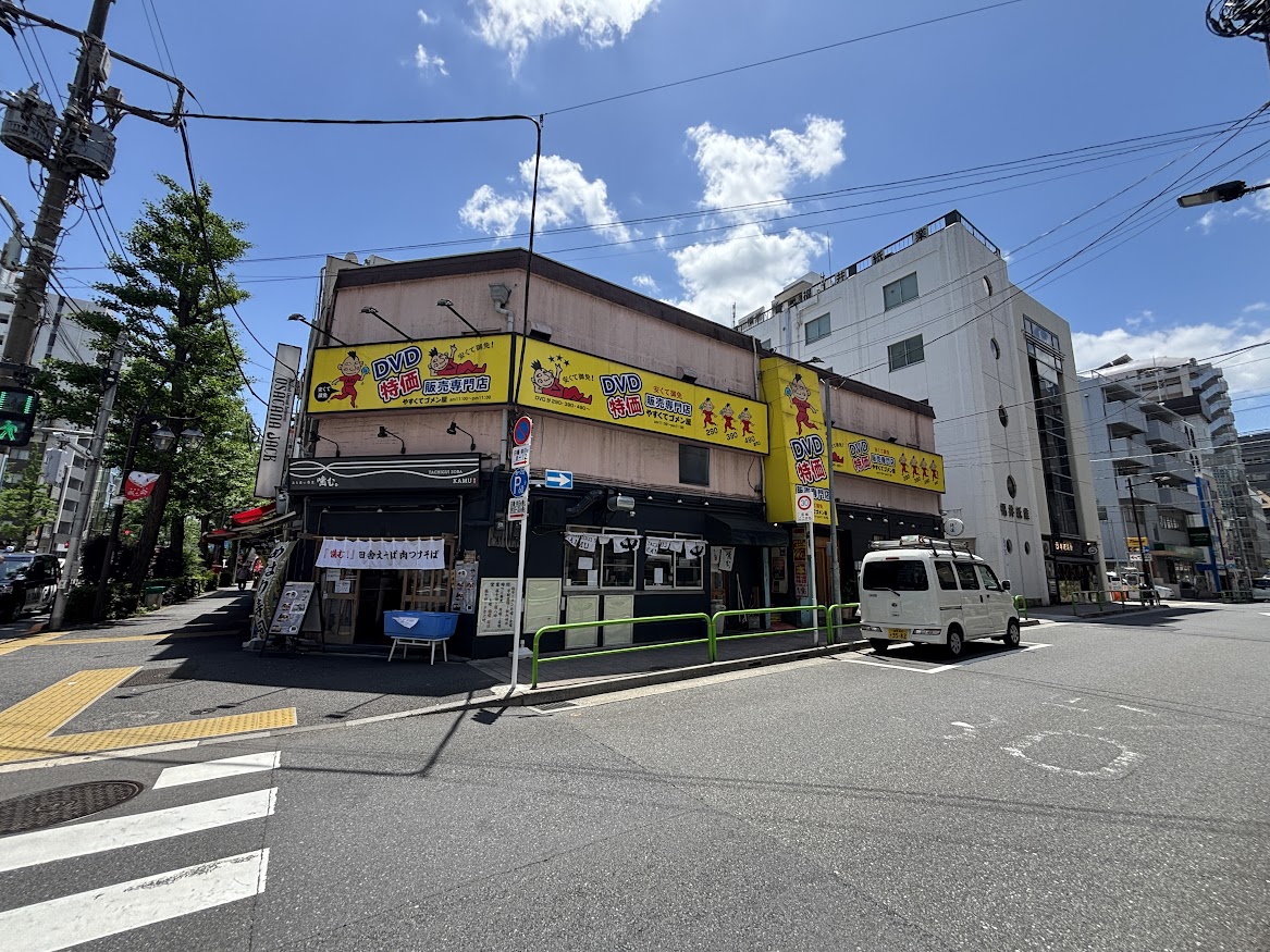 神保町駅近くの港屋インスパイア系？「立ち食い蕎麦 噛む。」店舗外観