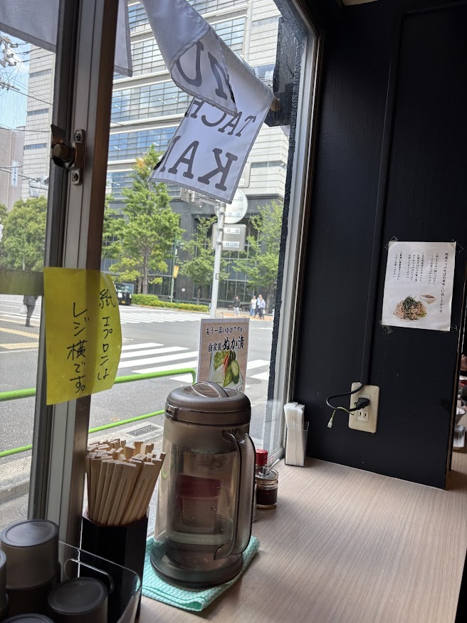 神保町駅近くの港屋インスパイア系？「立ち食い蕎麦 噛む。」店内と卓上調味料