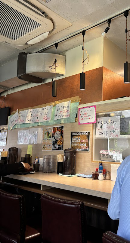 「立ち食い蕎麦 噛む。」店内とメニュー