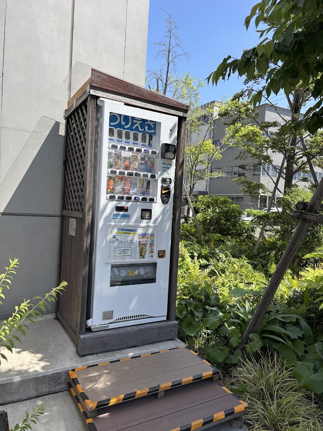 新木場駅近くのつりえさ自販機