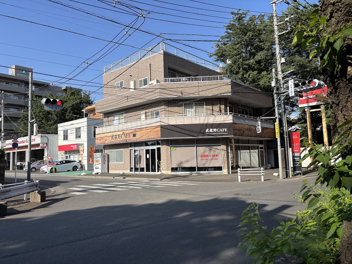 小平市の五日市街道沿い  武蔵野CAFE 外観