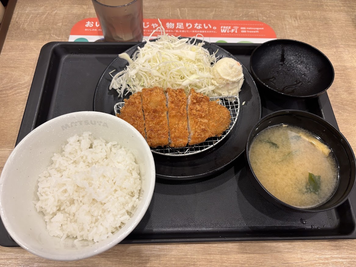 松屋 茅場町店（松のや併設）でXクーポン ロースかつ定食＆トッピングポテサラ、550円（税抜ならワンコイン）