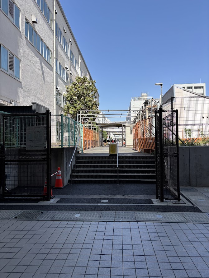 横須賀線・湘南新宿ライン 武蔵小杉駅 新南改札（横須賀線口）NEC従業員専用出口