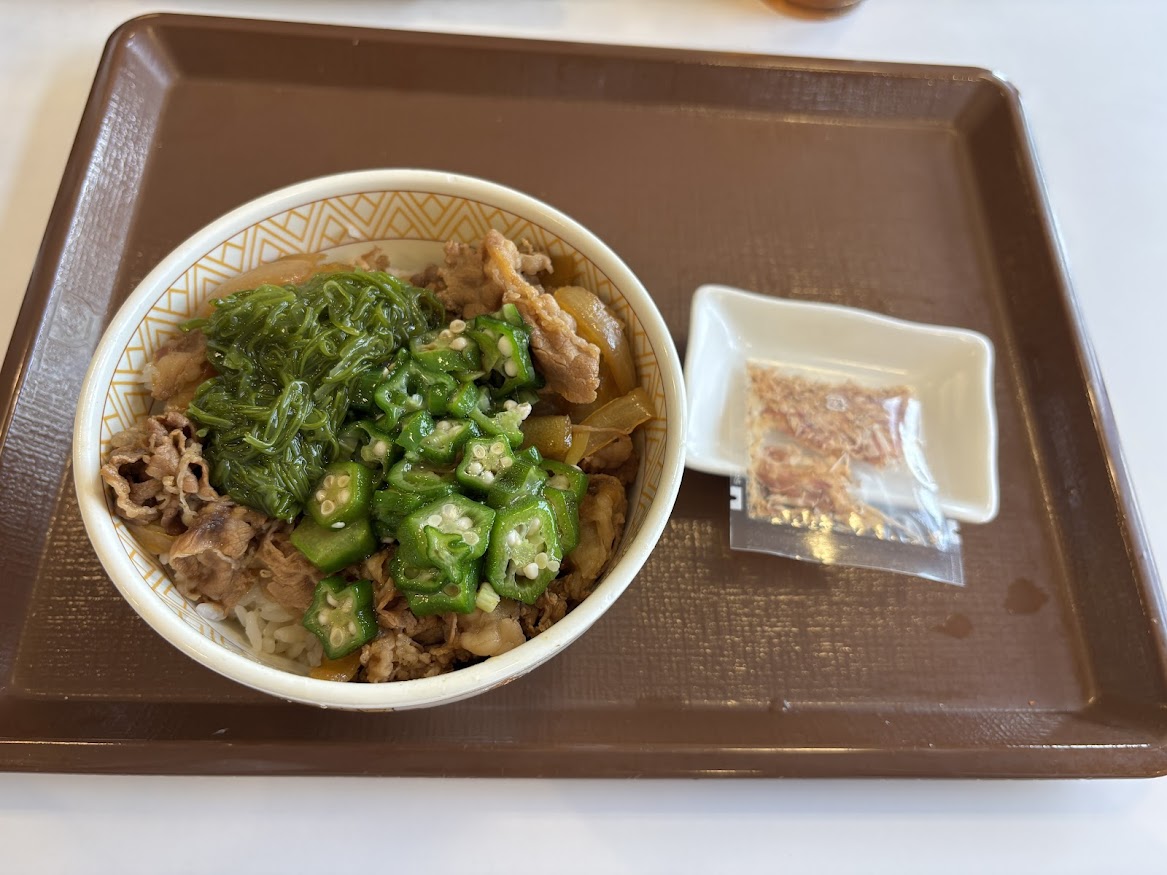 すき家 柴又街道小岩店で三陸産めかぶ使用「めかぶオクラ牛丼（並盛）」