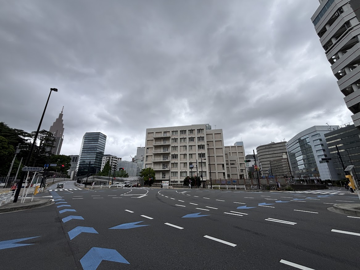 新宿御苑前の305号（明治通り 御苑通り）の交差点、いつ開通した？