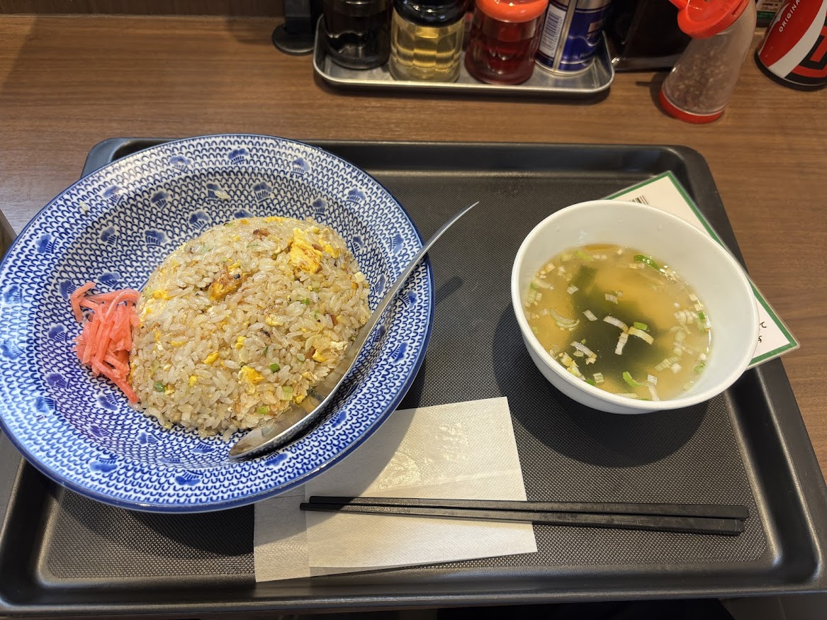 松軒中華食堂 千歳烏山店で焼豚炒飯 並盛（スープ付き）
