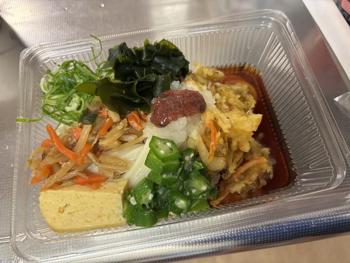 丸亀製麺 小平店で買ってきた期間限定 梅おろしオクラうどん弁当
