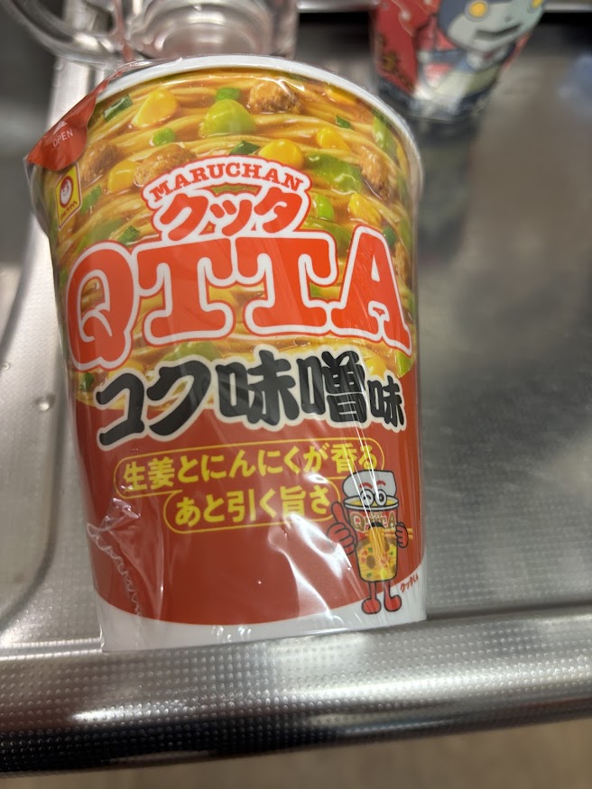 マルちゃんのカップラーメン「MARUCHAN QTTA コク味噌味（マルちゃん クッタ こくみそあじ）」