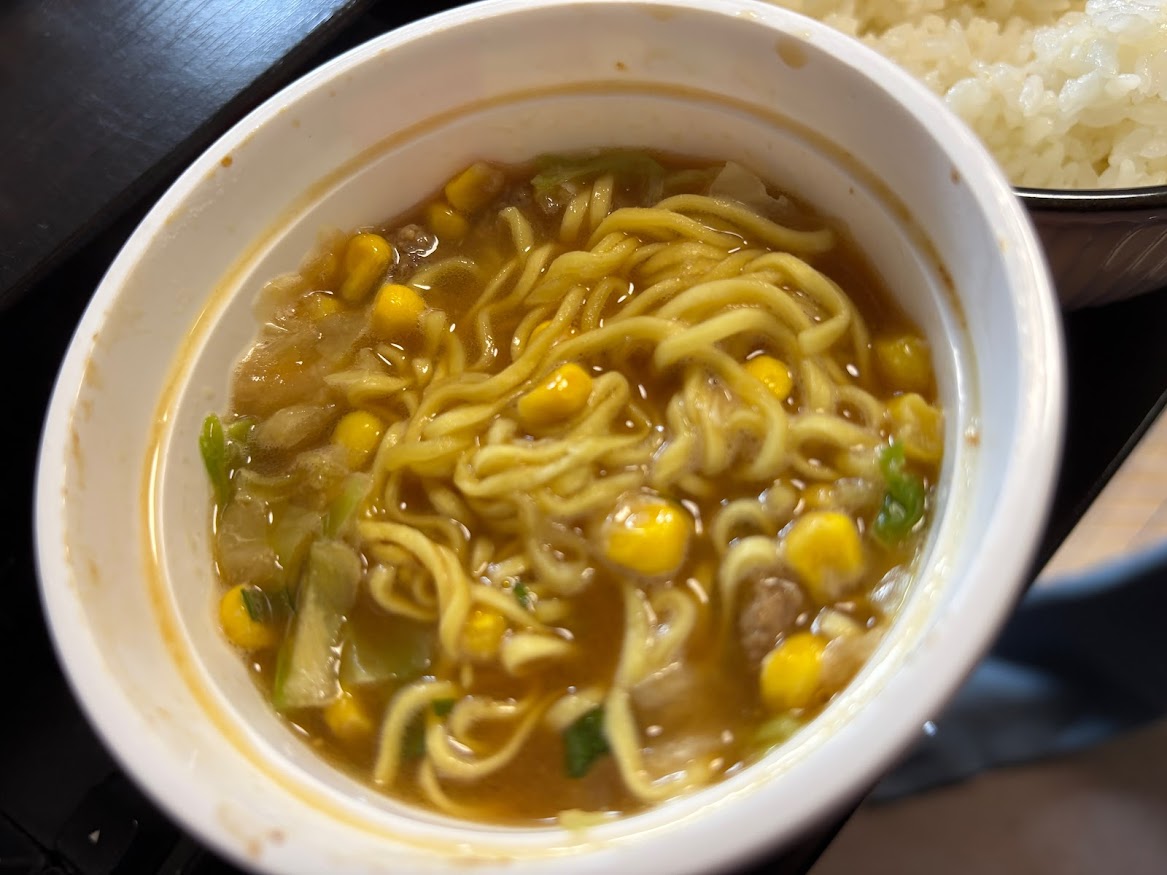マルちゃんのカップラーメン「MARUCHAN QTTA コク味噌味（マルちゃん クッタ こくみそあじ）」