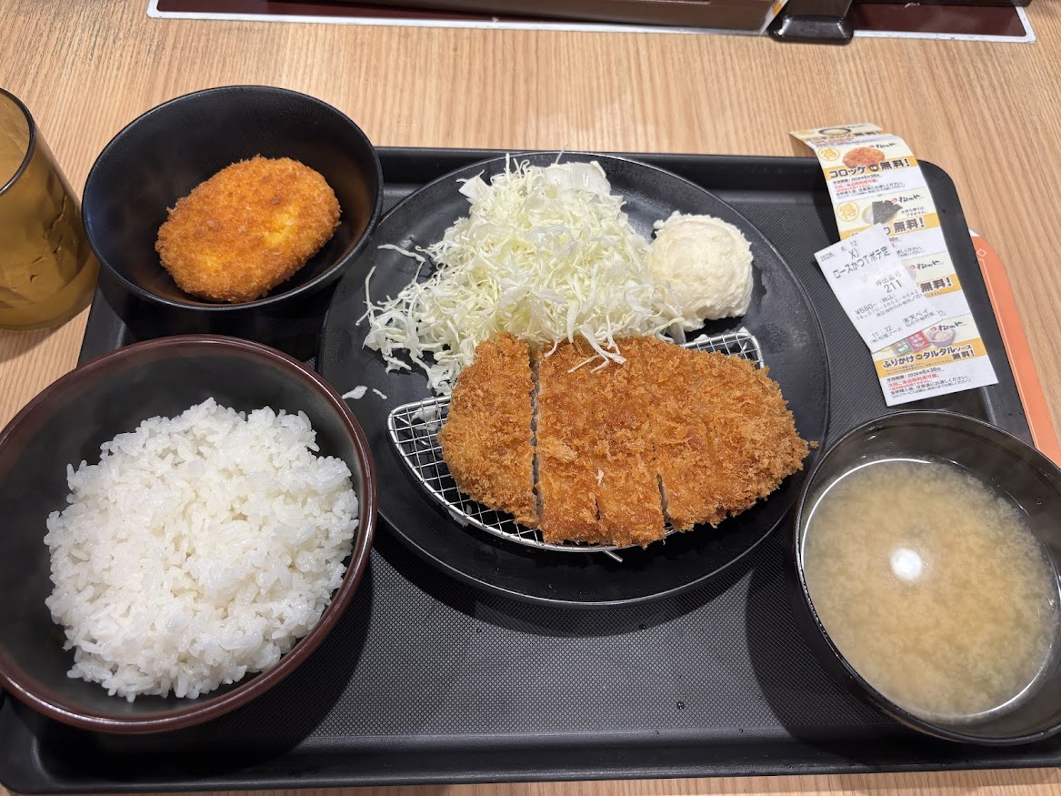 松のや 麹町店（マイカリー食堂併設）でXクーポン ロースかつ定食＋トッピングポテサラ 580円に加え更に無料券のコロッケ