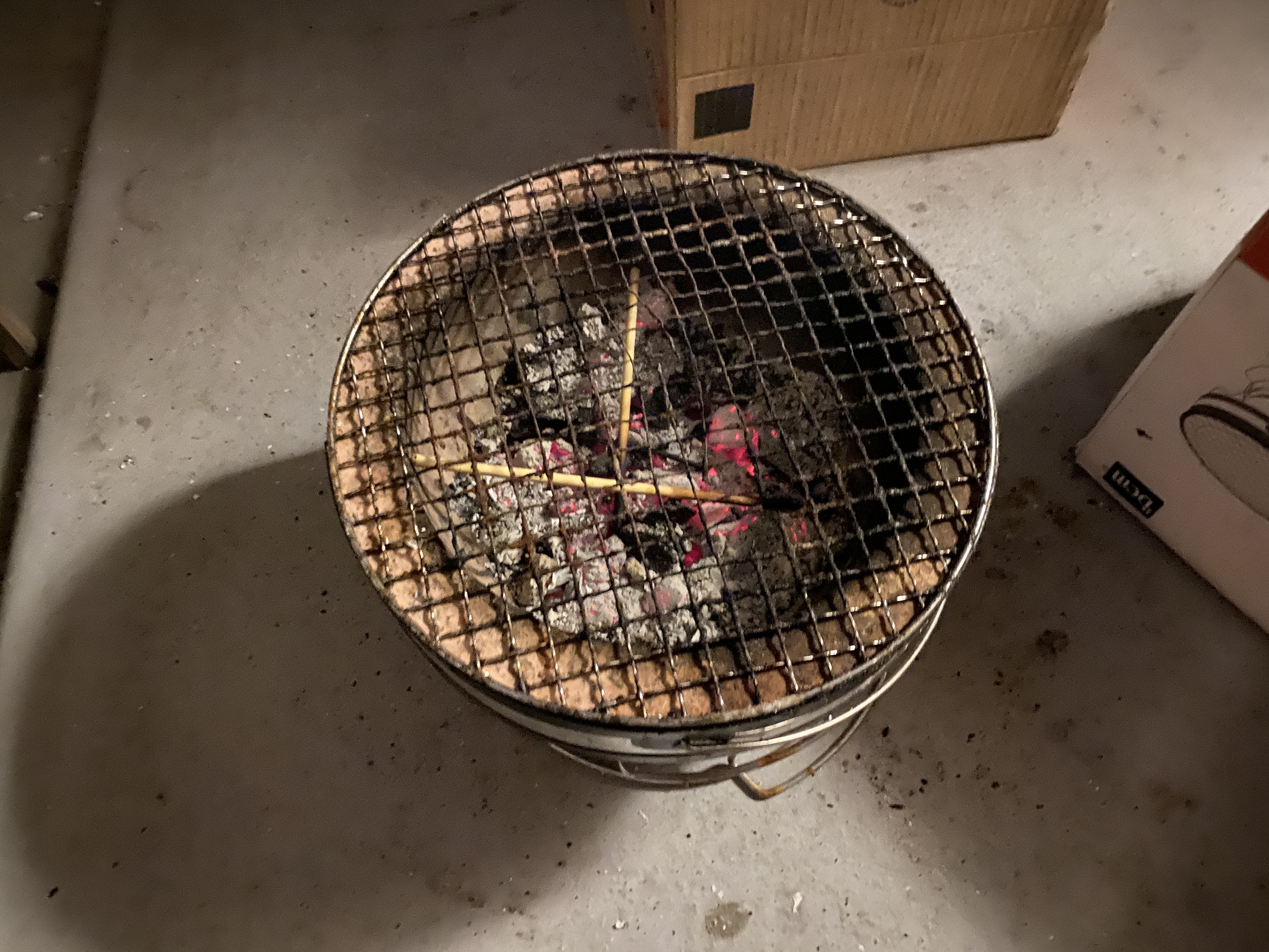 炭火でバーベキュー