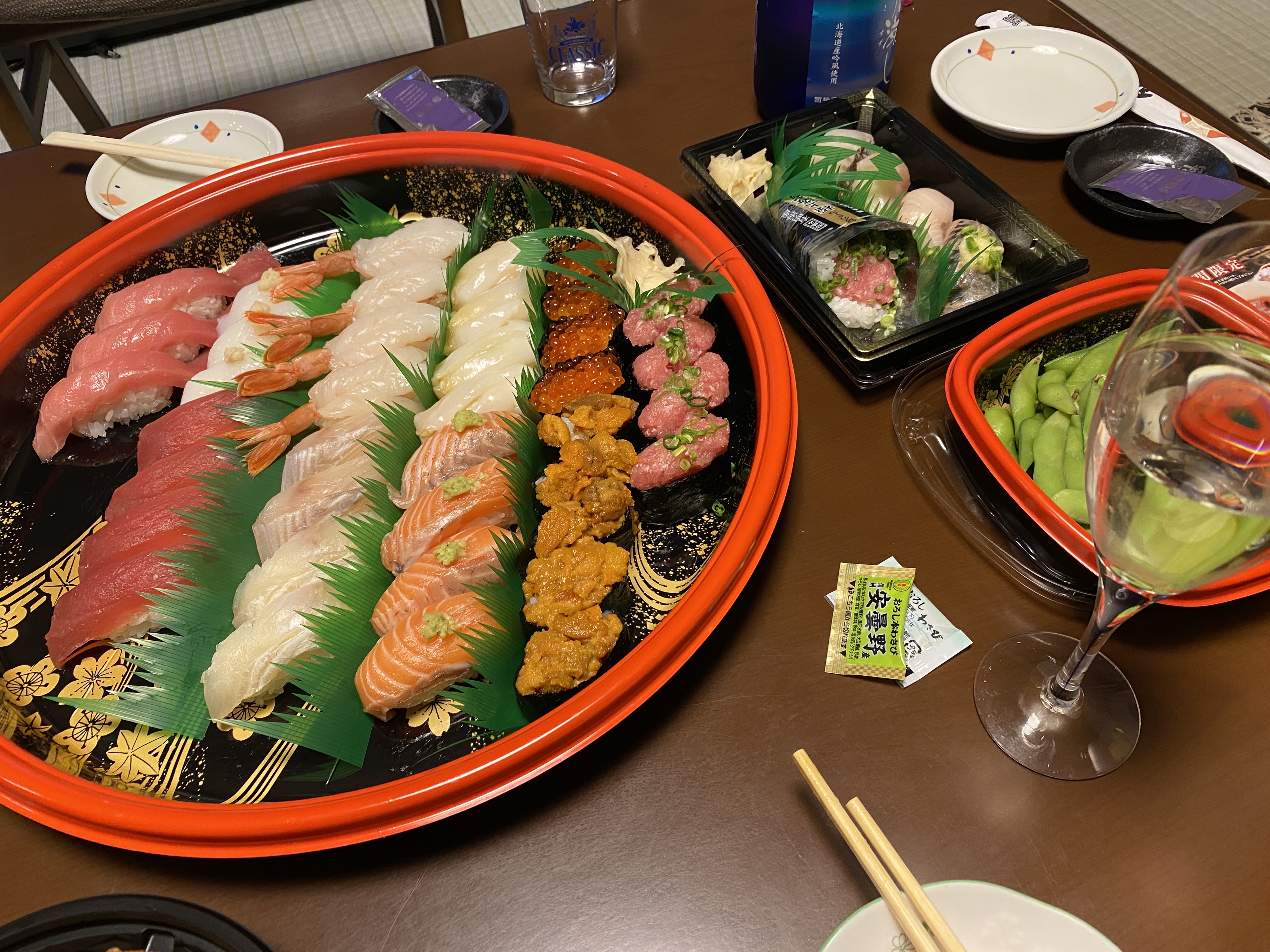 銀のさらの寿司、鶏唐揚げ、食べつくせ九州フェアの寿司