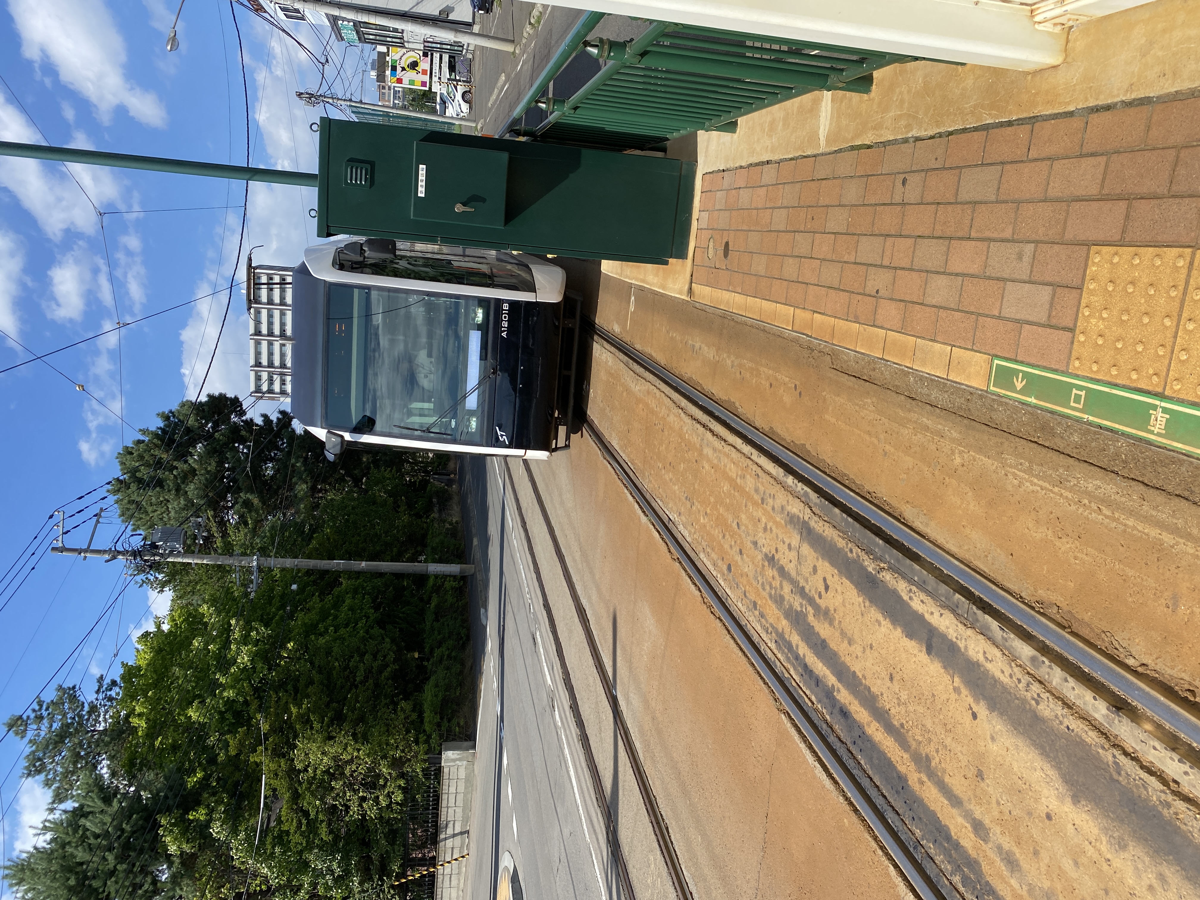 山鼻19条停留所と路面電車