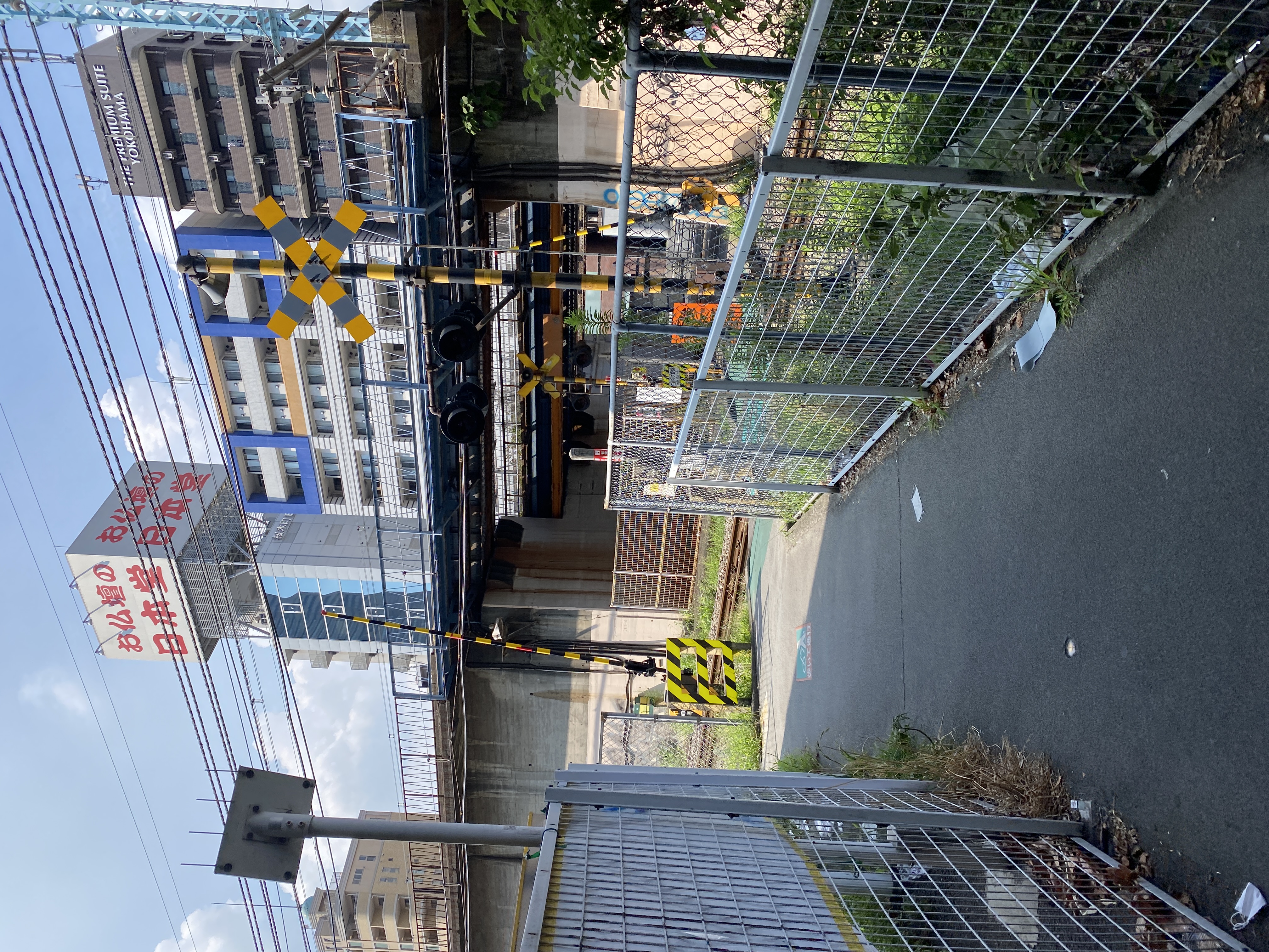 みなとみらい 京浜東北線 高架下の謎の線路と踏切