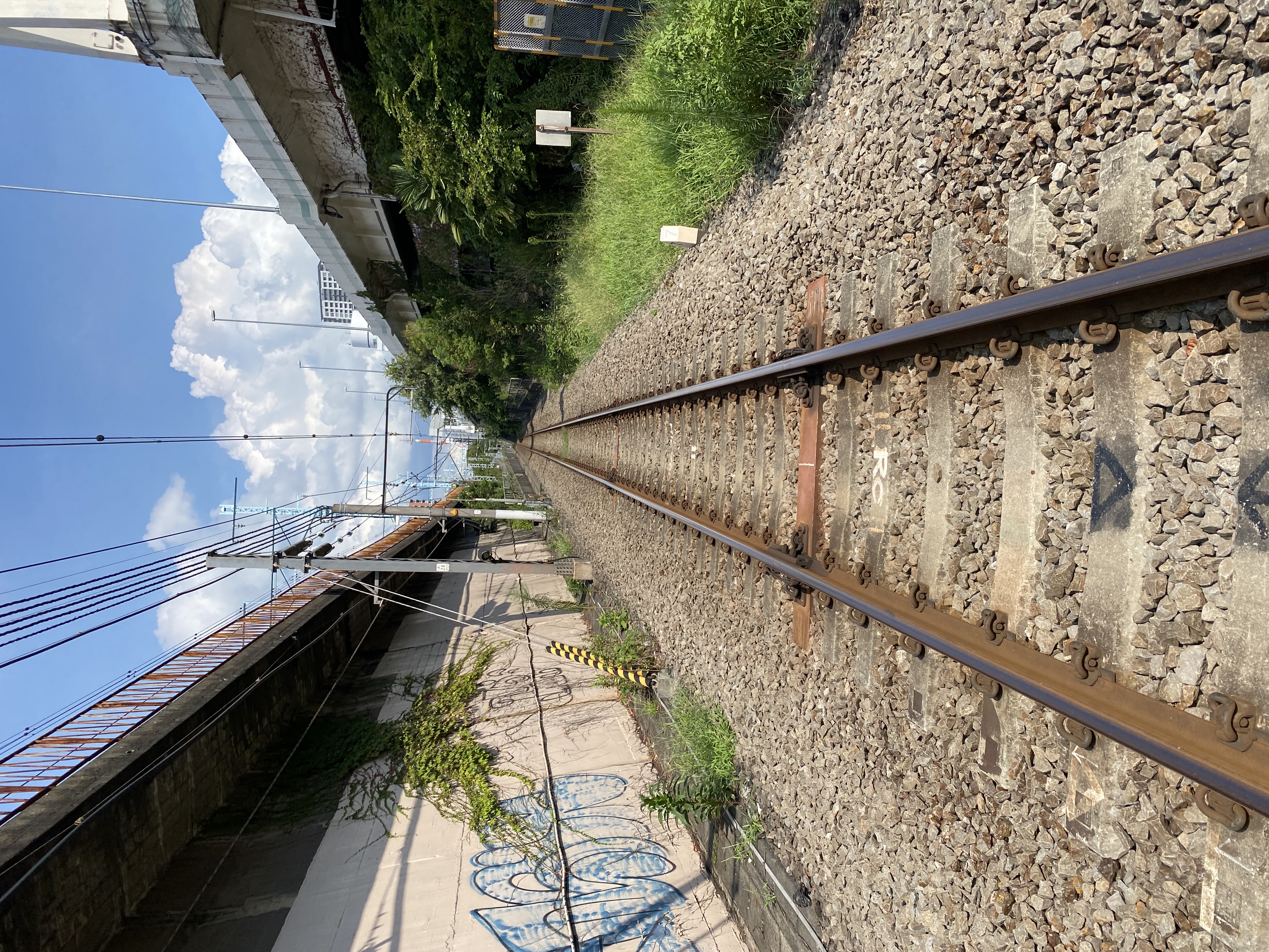 みなとみらい 京浜東北線 高架下の謎の線路と踏切