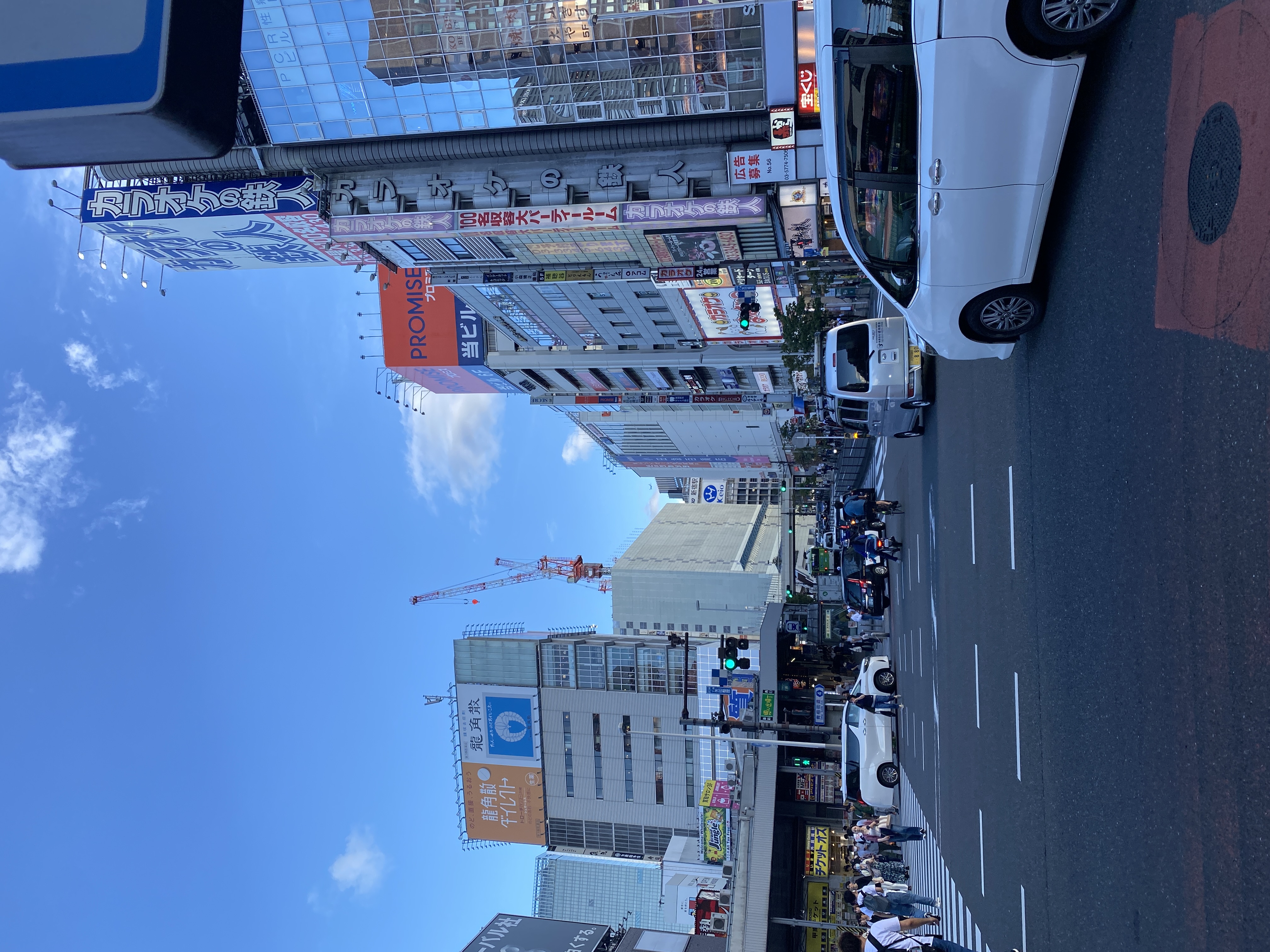 工事中（取り壊し中？）の新宿西口の小田急百貨店新宿店本館