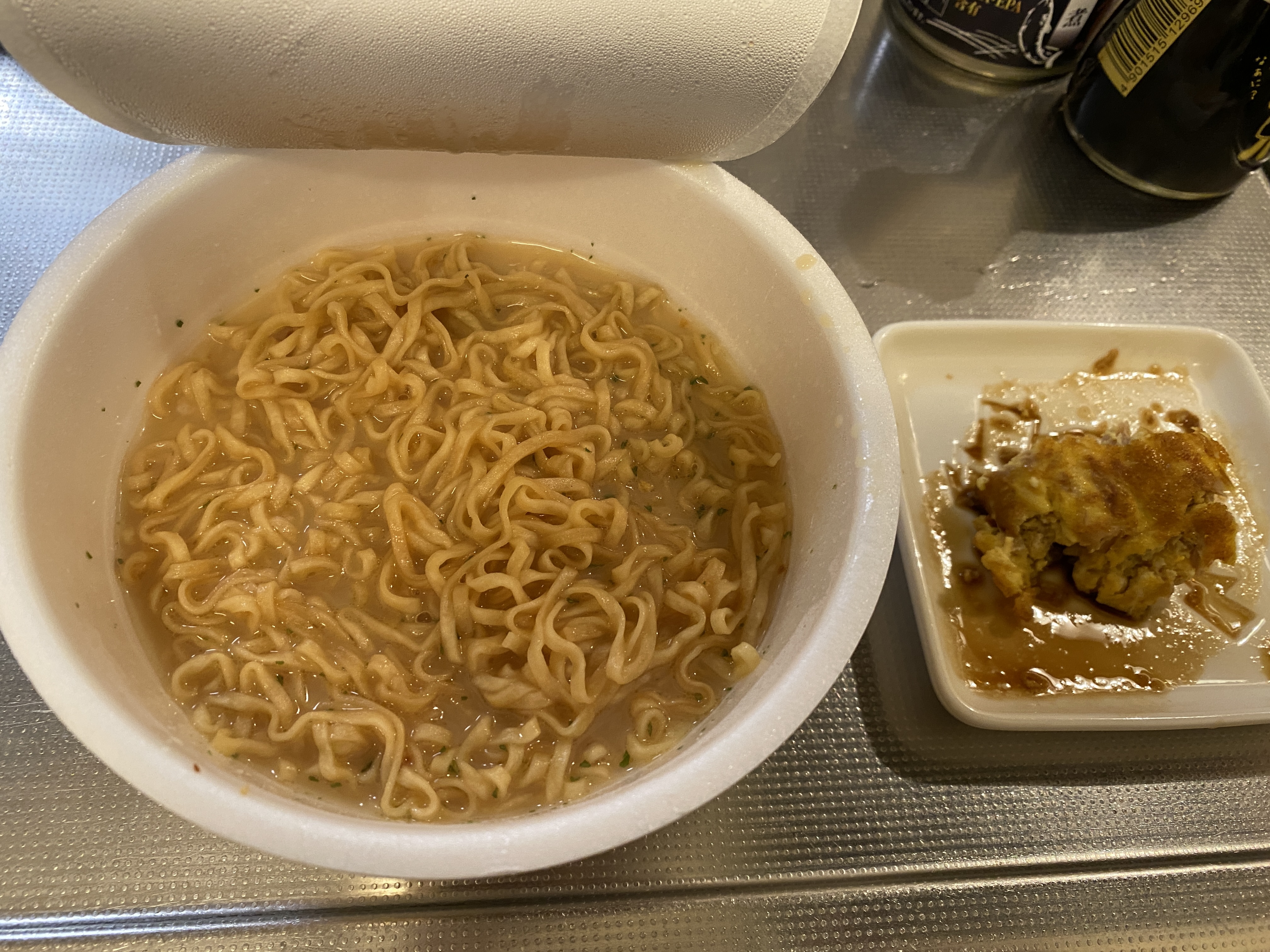 昭和の洋食ブーム クリーミーグラタン味チキンラーメとツナ入り卵焼き