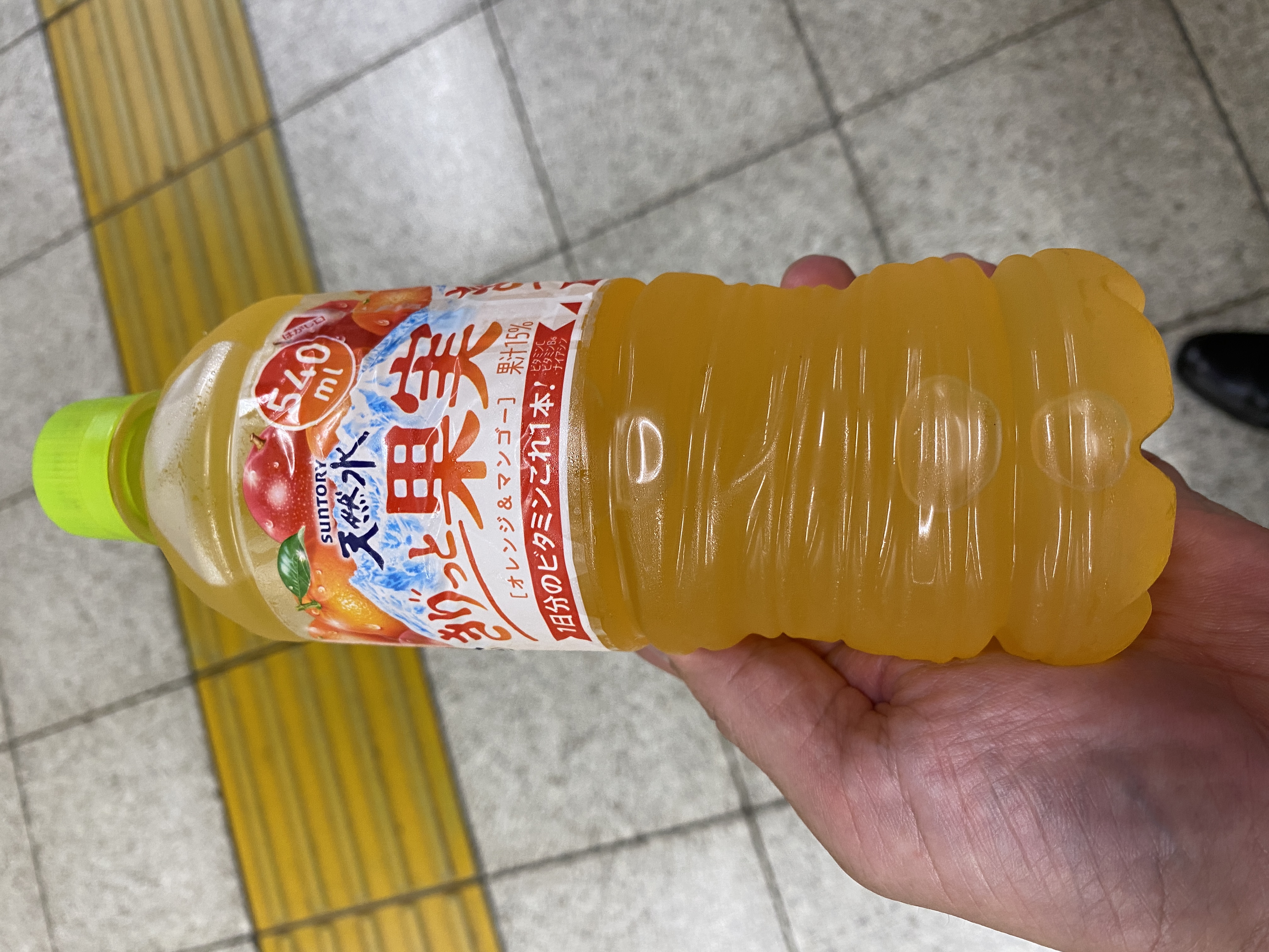 サントリー天然水 きりっと果実 オレンジ＆マンゴー 1日のビタミンこれ1本