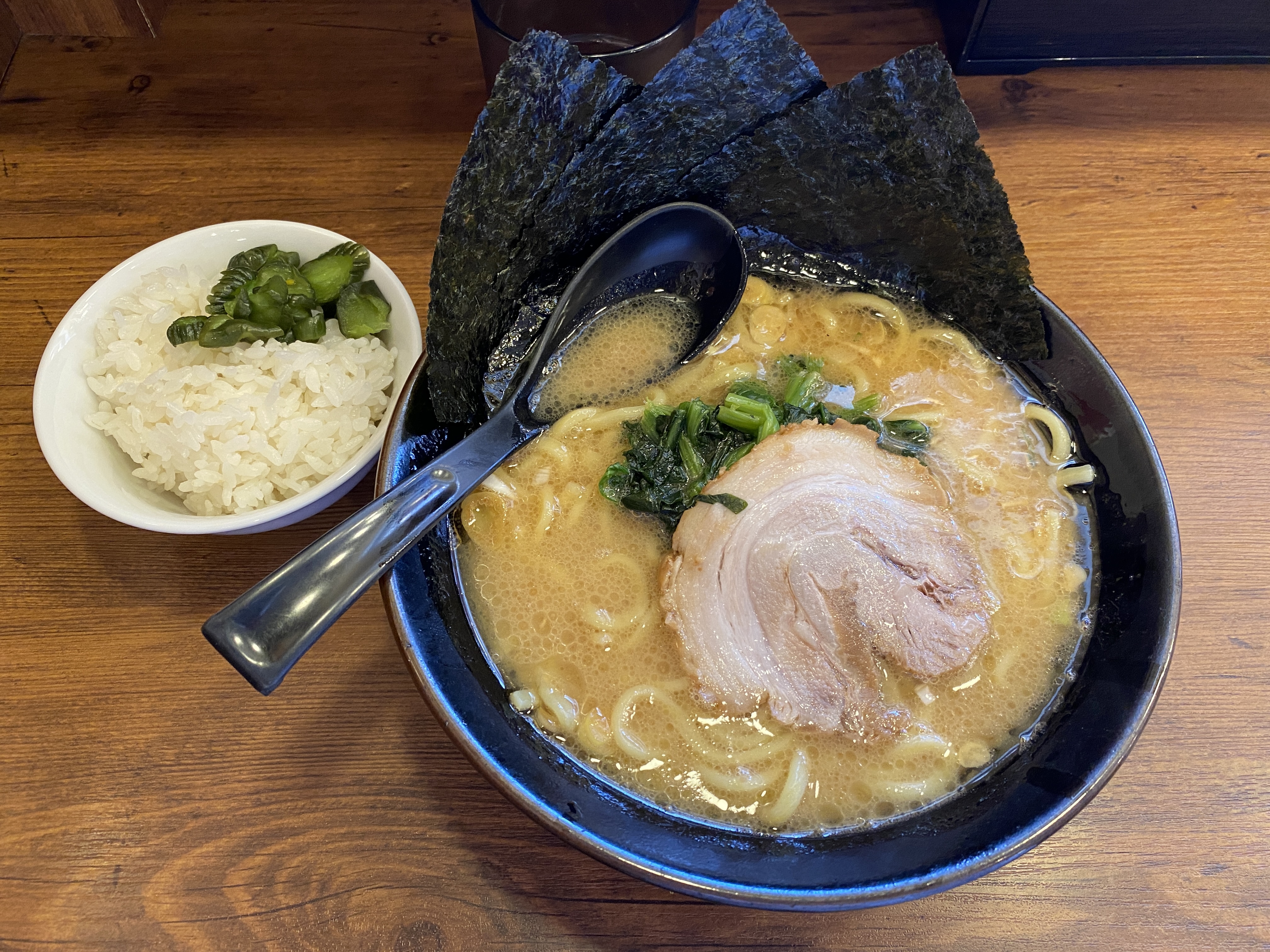 横浜家系ラーメン 希家 矢口渡店 豚骨ラーメン(醤油)