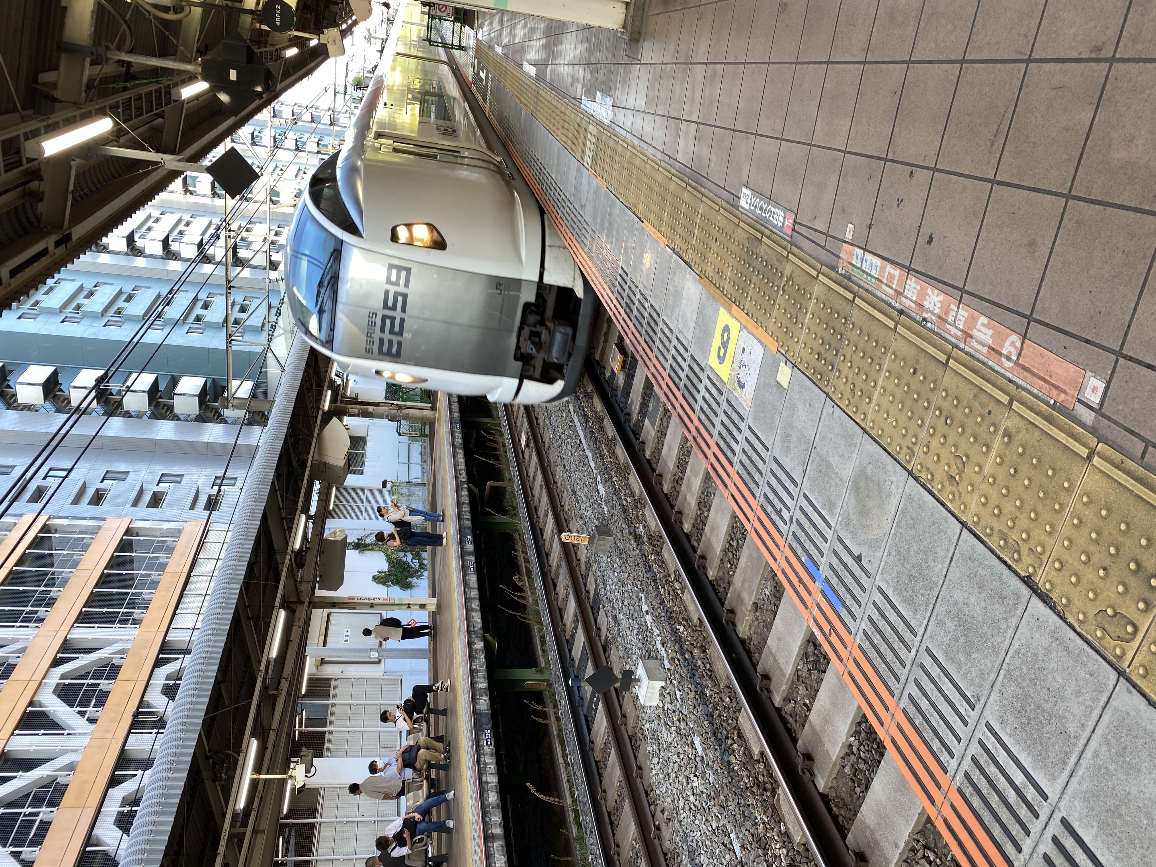 国分寺駅駅の成田エクスプレス