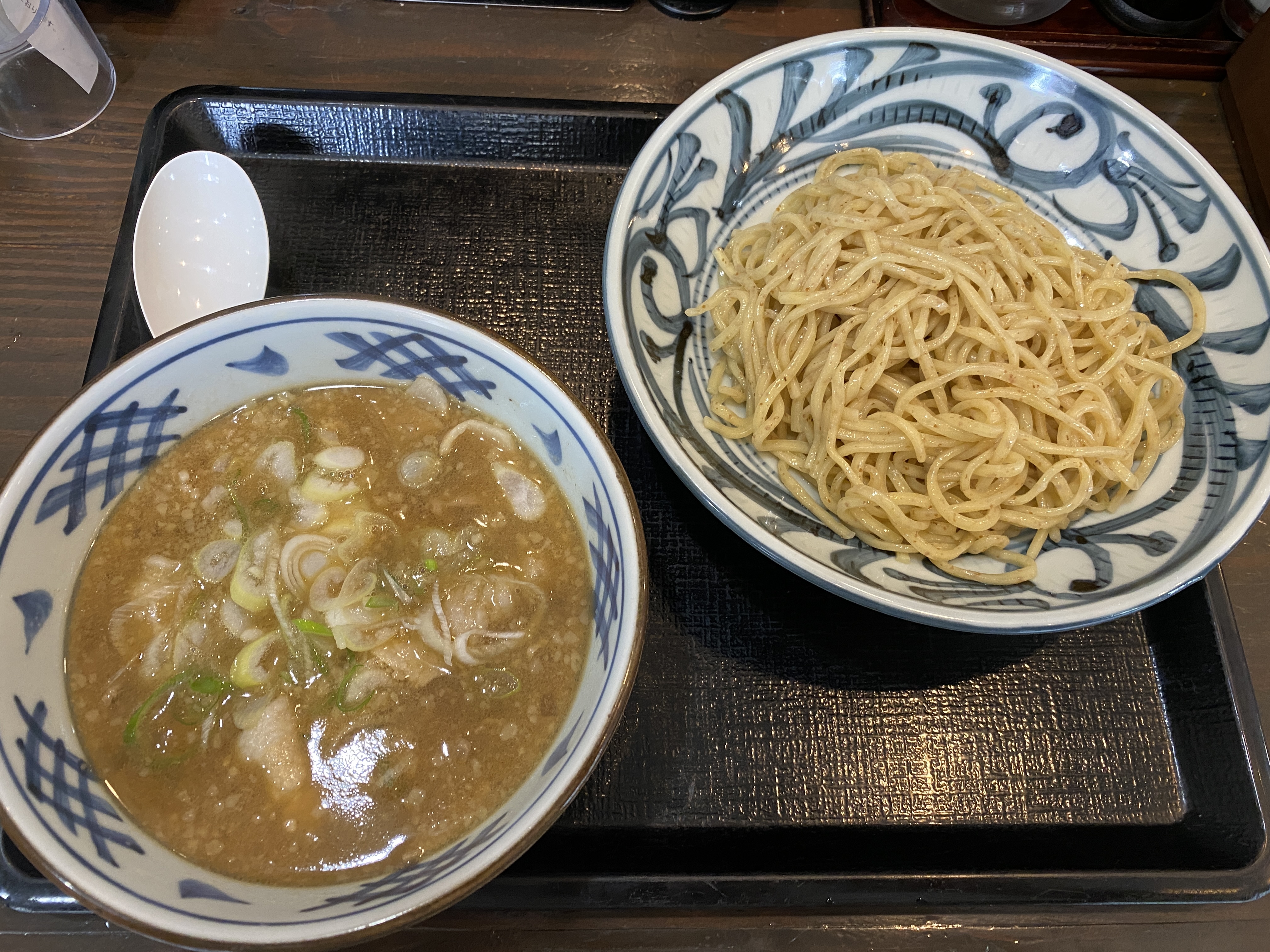 豚肉の旨みが濃色された 新「醤油肉つけ麺」