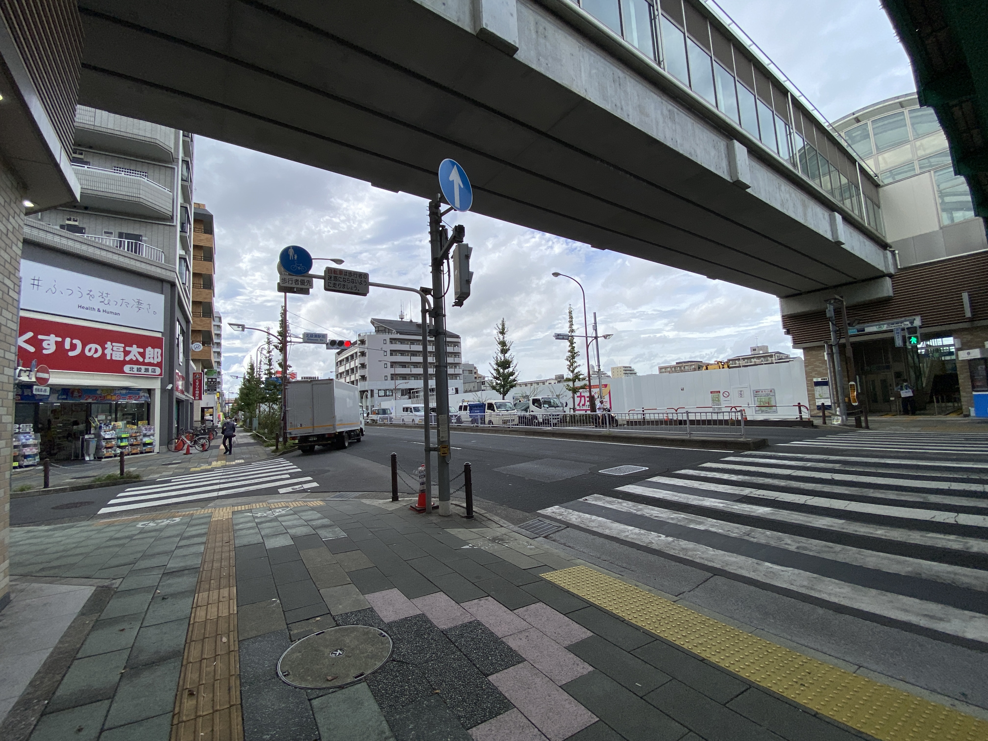 北綾瀬駅前