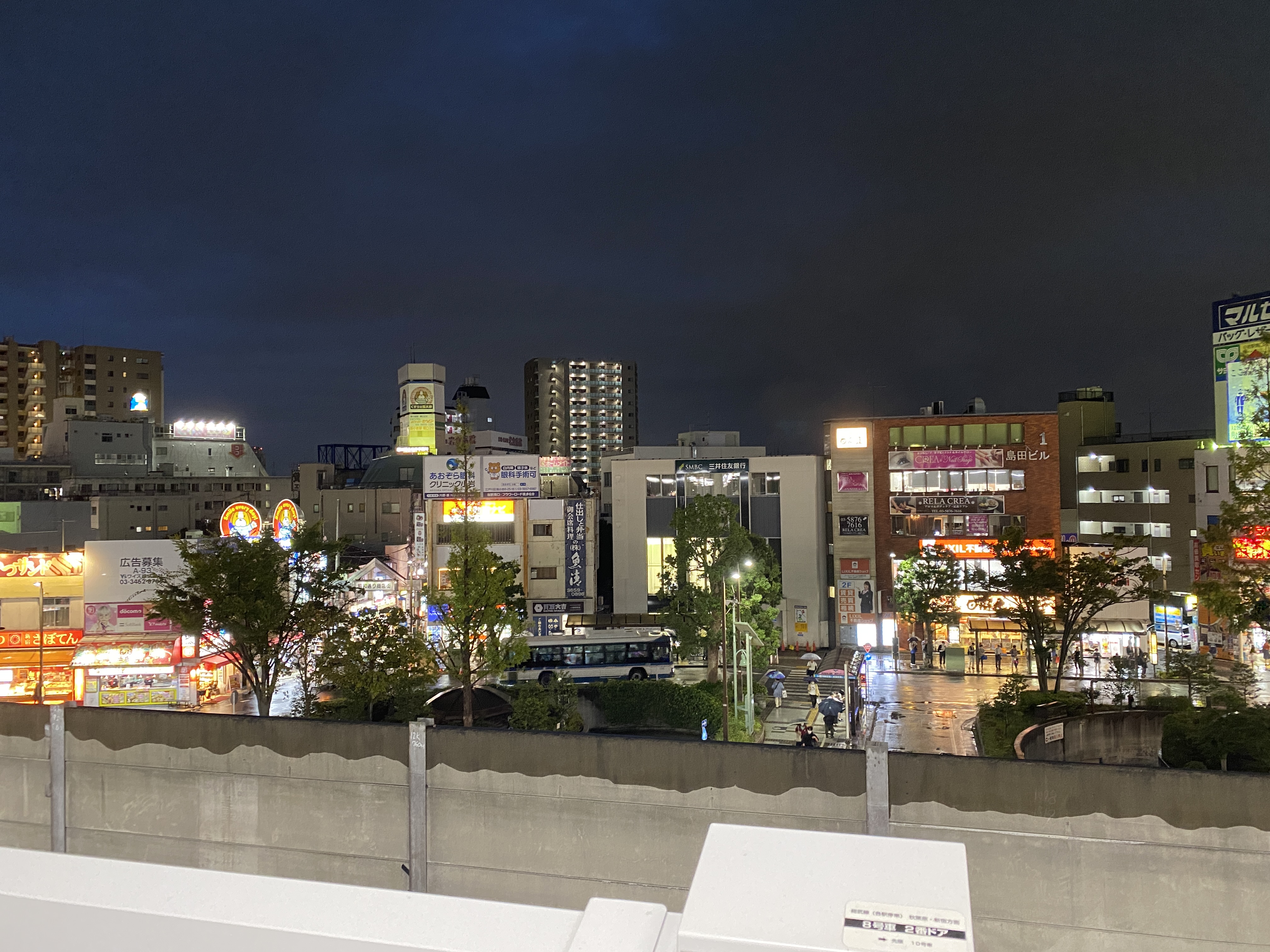 小岩駅ホームから南口方面