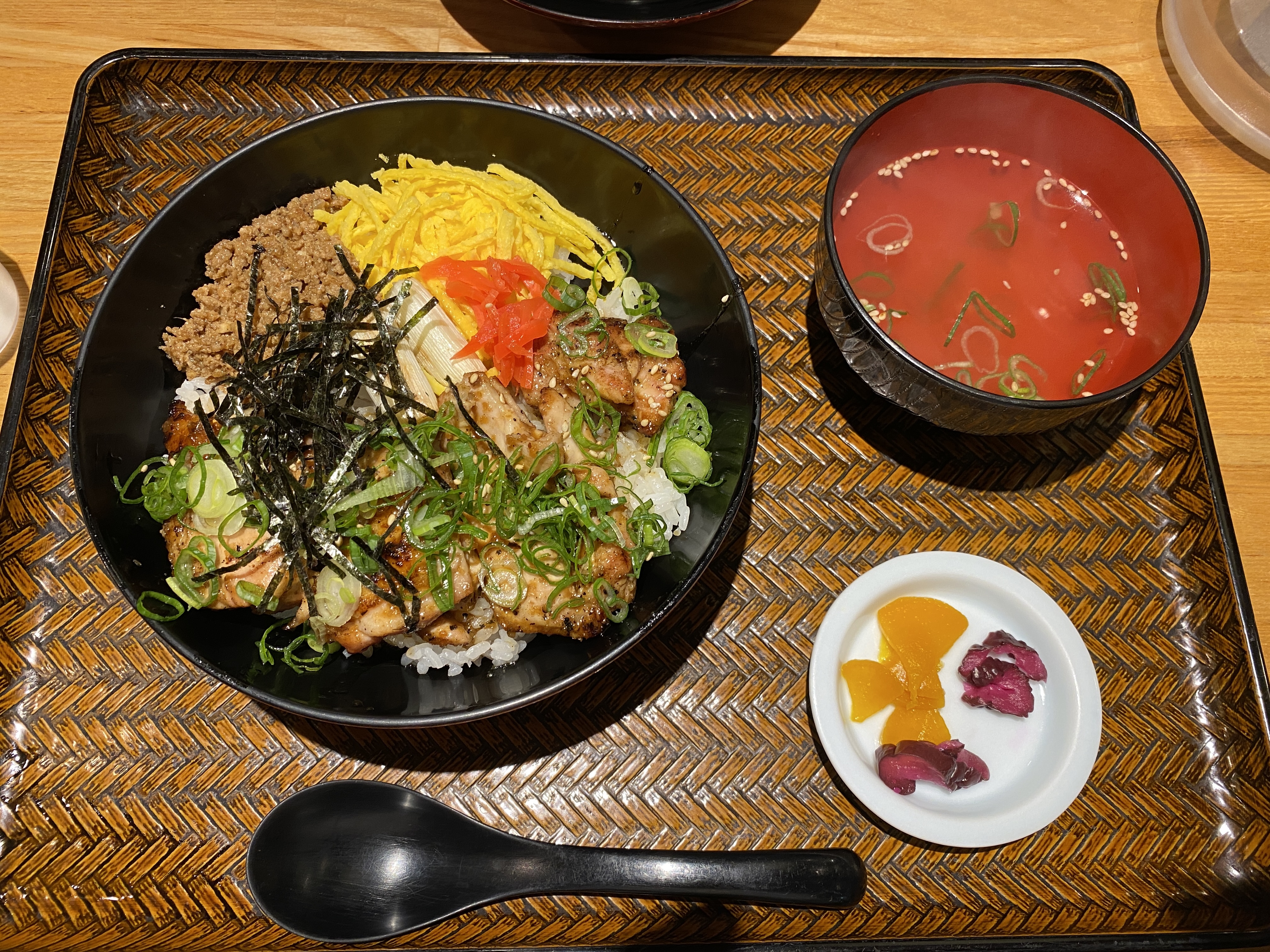 ランチの特選 炭火焼鳥丼セット
