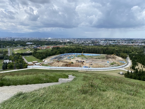 モエレ山山頂から 硬式野球場建設中
