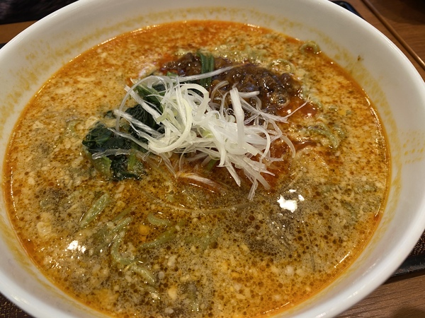 胡麻香る四川風担々麺
