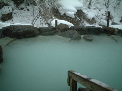 加仁湯の露天風呂
