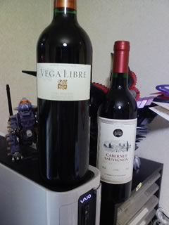 スペインの赤ワインVEGA LIBRE（ベガ・リブレ）とフランスのMARQUIS DE BOLLAND（マルキドボーラン カベルネ ソーヴィニヨン）2006