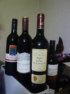 フランスの赤ワイン「BARON DE LESTAC BORDEAUX ROUGE（カステル バロン ド レスタック ボルドー 赤）」と「ROBERT MONDAVI WOODBRIDGE 2006（ロバート・モンダヴィ・ウッドブリッジ・ジンファンデル　2006）」