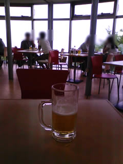 高尾山ビアマウントでビール飲む