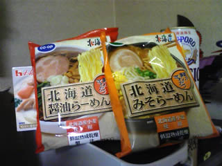 COOP　麺がきわだつ北海道味噌ラーメンと醤油ラーメン