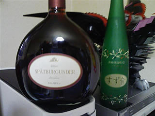 ドイツ フランケンの赤ワイン「2004 Sommeracher Katzenkopf Spatburgunder,trocken(ゾンメラッヒャー・カッツェンコップ・ シュペートブルグンダー・トロッケン)」と日本酒「一ノ蔵 発泡清酒 すず音」