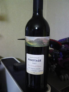 アフリカの赤ワイン「South African-Pinotage（サウスアフリカン　ピノタージュ）2007」