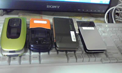 携帯電話「富士通FOMA F900i、ソニーW32S、W44S、W62S」