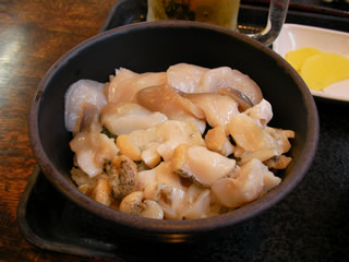 柿崎商店 海鮮工房で磯丼（ホタテ、ほっき貝、貝つぶ）