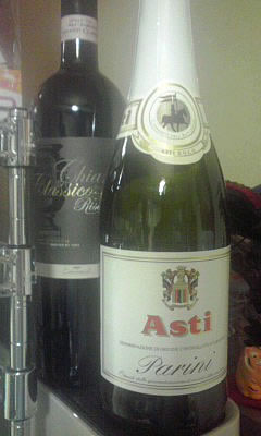 イタリアの赤ワイン「ASDA（アズダ エクストラスペシャル） CHIANTI CLASSICO RISERVA（キャンティ・クラシコ レゼルヴァ）2004」とスパーリングワイン「Parini Asti（パリーニ アスティ）」