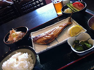 赤札屋 武蔵小金井店でランチのホッケ定食