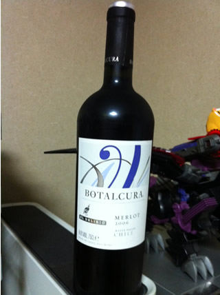 チリの赤ワイン「Botalcura EL Delino Merlot Reserva（ボタルクラ・エル・デリリオ・メルロー・レゼルバ）2006」