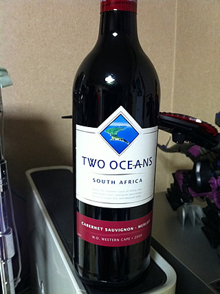 南アフリカの赤ワイン「Two Oceans Cabernet Sauvignon-Merlot（ツーオーシャンズ カベルネ・ソーヴィニヨン-メルロー）2008」