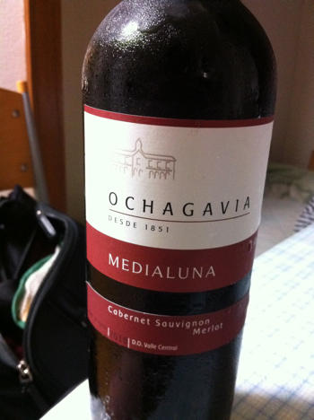 チリの赤ワイン「OCHAGAVIA MEDIALUNA Cabernet Sauvignon & MERLOT D.O.（ビーニャ・オチャガビア メディアルナ カベルネ・ソーヴィニヨン＆メルロー）2010」