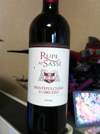 イタリア アブルッツォ州の赤ワイン「MONTEPULCIANO D'ABRUZZO（モンテプルチアーノ ダブルッツォ）2009」